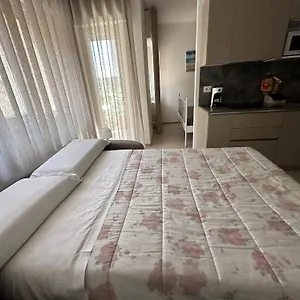 Apartman Ennio Class, Bari