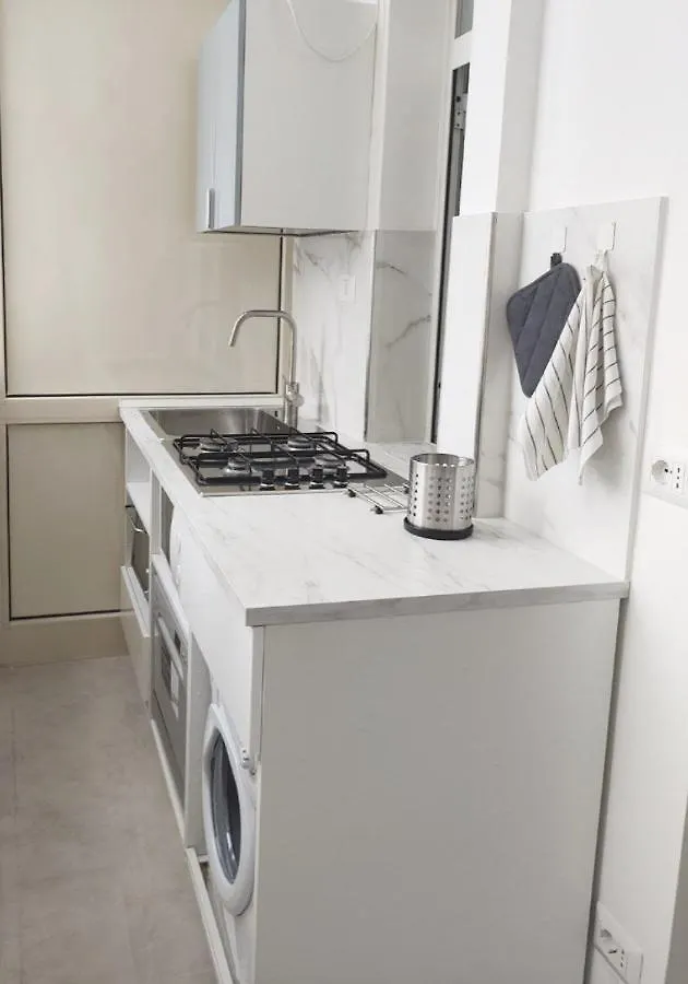 Mare Luna Apartment Bari 0*,
